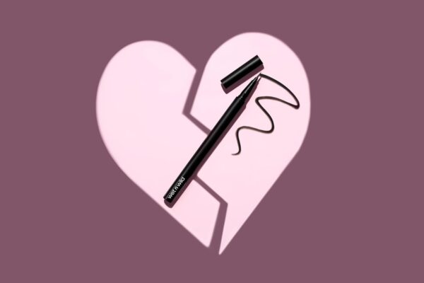 wet n wild Mega Last Breakup Proof Liquid Eyeliner - Ultra-Fine Brush, Waterproof, 16-Hour Long-Lasting Wear- Cruelty-Free & Vegan - Black