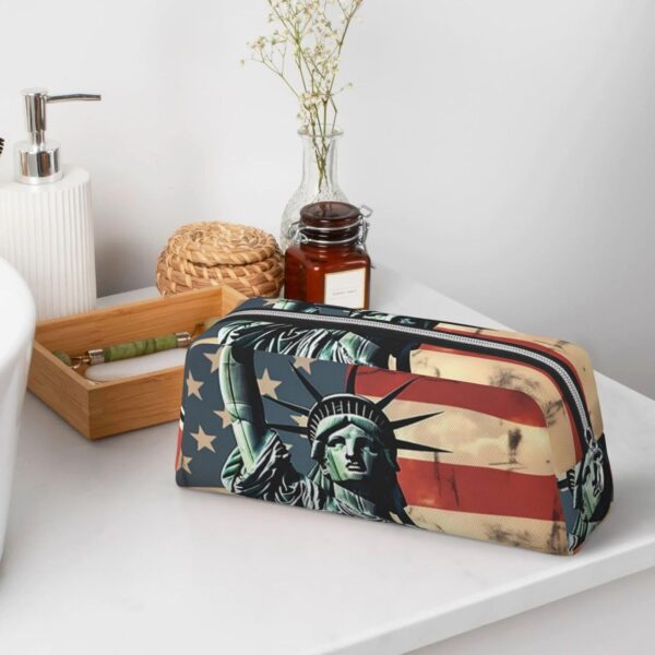 Statue Liberty American Flag Makeup Bag for Women Men Pencil Pouch Travel Small Cosmetic Bag Zippered Toiletry Bags Aesthetic Pen Bags Trendy Storage Bags Leather Coin Pouch Purse