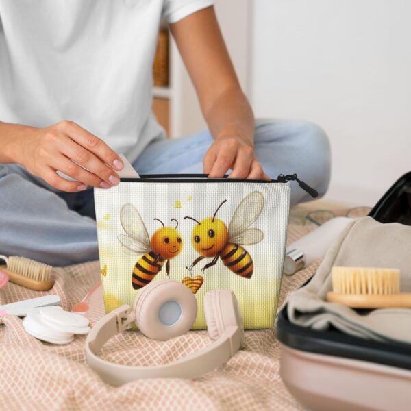 Bee Love Honey Makeup Bag For Women, Waterproof Linen Travel Cosmetic Organizer Lightweight Zipper Travel Toiletry Bag Organizer Makeup Brushes Storage Bag