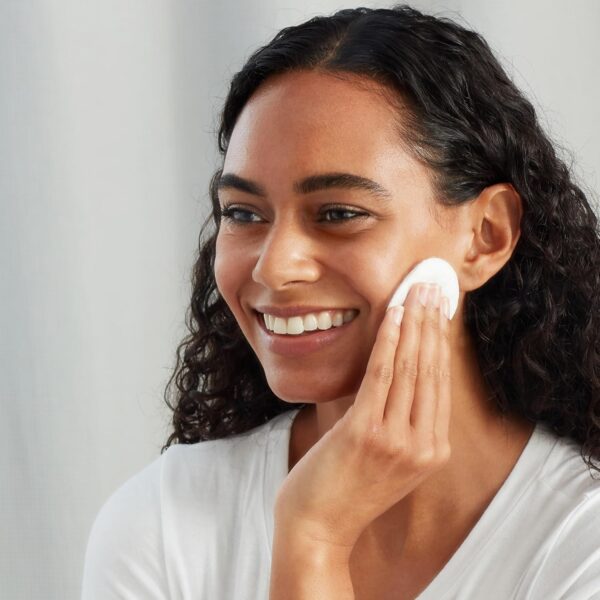 Amazon Basics Hypoallergenic 100% Cotton Rounds for Makeup Removal and Skincare, 600 Count, 6 Packs of 100 Count