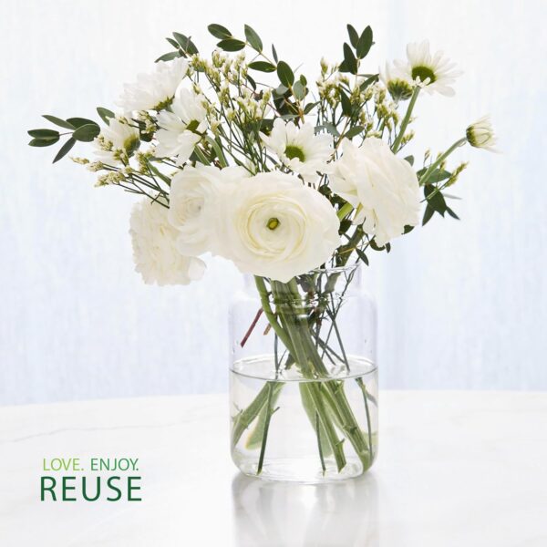 Yankee Candle Large Jar Scented Candle with up to 150 Hour Burn Time, Premium Plant Wax Blend for Consistent Burn, 22 oz Jar Candle with Room Filling Fragrance, Sicilian Lemon