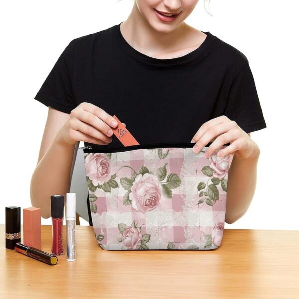 Toiletry Bag for Women Peach Retro Pattern Cosmetic Bag Portable Capacity Travel Makeup Bags with Zipper Lightweight Cute Beauty Makeup Organizer for Traveling, Accessories, Essentials