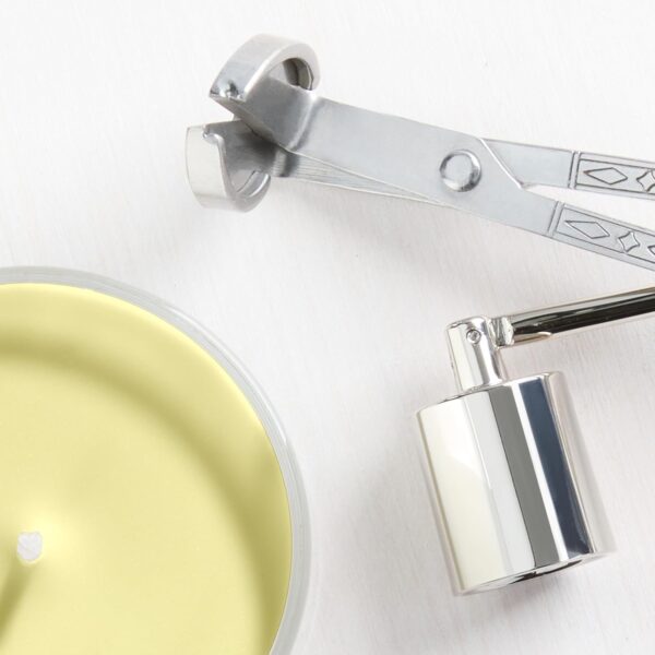 Yankee Candle Large Jar Scented Candle with up to 150 Hour Burn Time, Premium Plant Wax Blend for Consistent Burn, 22 oz Jar Candle with Room Filling Fragrance, Sicilian Lemon