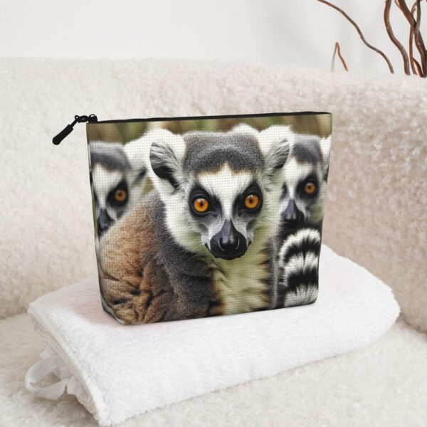 Linen Makeup Bag For Women, Waterproof Travel Cosmetic Organizer Lightweight Zipper Travel Toiletry Bag Organizer Animals Lemur Pattern Makeup Brushes Storage Bag