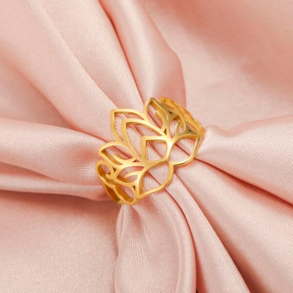 TEAMER Lotus Flower Ring Stainless Steel Filigree Lotus Ring Geometric Yoga Meditation Ring Inspirational Jewelry for Women