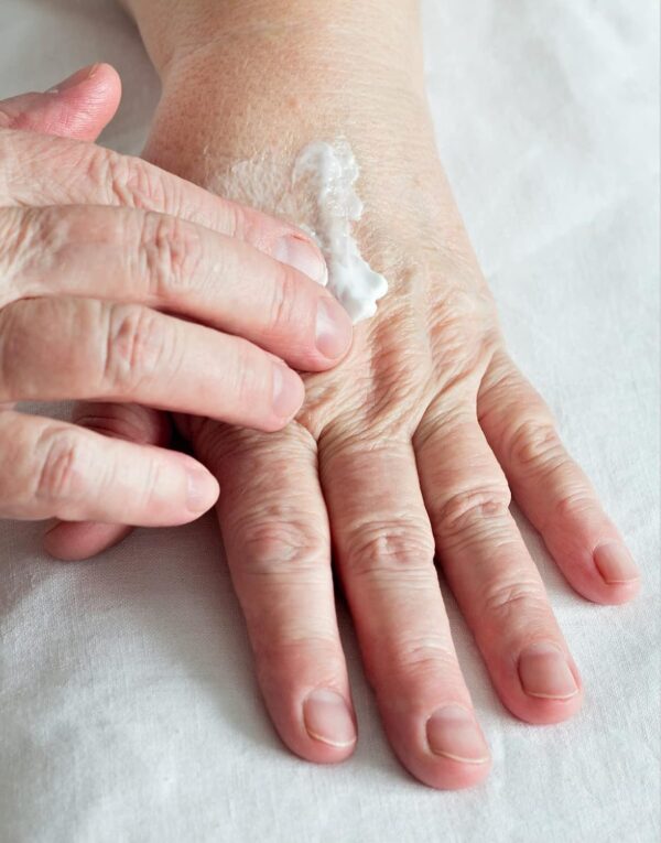 LifeCell Retinol + Vitamin C Overnight Hand Treatment (1.7 oz)