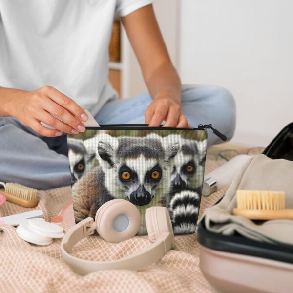 Linen Makeup Bag For Women, Waterproof Travel Cosmetic Organizer Lightweight Zipper Travel Toiletry Bag Organizer Animals Lemur Pattern Makeup Brushes Storage Bag