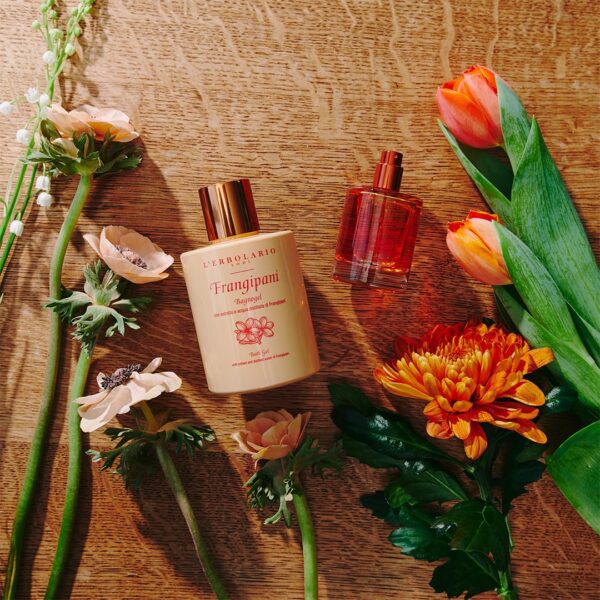 L'Erbolario Shower Gel – Moisturizing Body Wash with Citrus Floral Scent – Toning Body Soap for Smooth Skin and Delicate Care - Frangipani - 10.1 oz