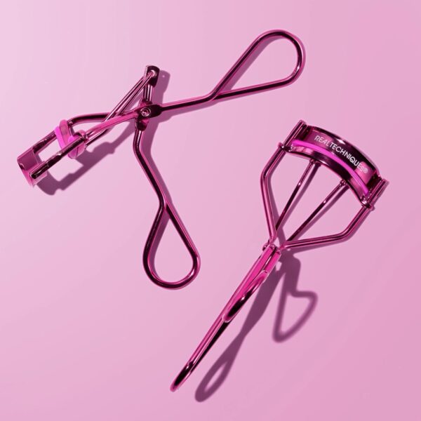 Real Techniques Miracle Eyelash Curler, Gentle Lash Tool for Lifted Lashes, Use with Mascara for Extra Volume, Travel-Size Lash Curler, Comfort Grip & Pinch-Free Design, Pink, Cruelty-Free, 1 Count