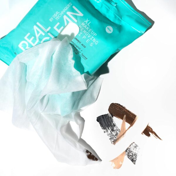 Real Techniques Real Clean XL Hydrating Facial Wipes, Infused With Hyaluronic Acid, Dual-Usage Cleansing Wipes Repair Skin & Gently Remove Makeup, Fragrance Free, 25 Count