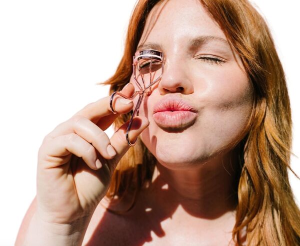 The Big Reveal Eyelash Curler for Hooded Eyes, Deep Set Eyes – Precision & Professional Eyelash Curler for Difficult Eye Shapes with Replacement Silicone Pad, Nickel Free