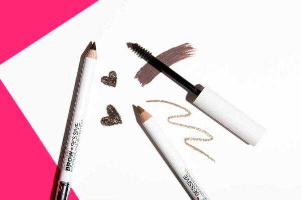wet n wild Brow-Sessive Brow Pencil, Ultra-Precise Dual Ended Spoolie Brush for Perfect Buildable Blendable Shaping, Natural Lasting Shades for Every Brow, Cruelty-Free & Vegan - Dark Brown(Packaged)