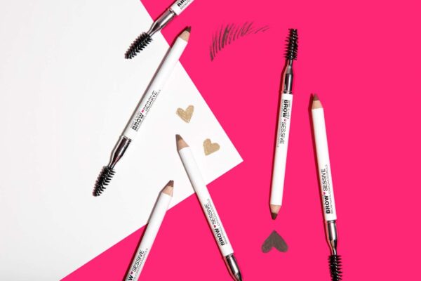 wet n wild Brow-Sessive Brow Pencil, Ultra-Precise Dual Ended Spoolie Brush for Perfect Buildable Blendable Shaping, Natural Lasting Shades for Every Brow, Cruelty-Free & Vegan - Dark Brown(Packaged)