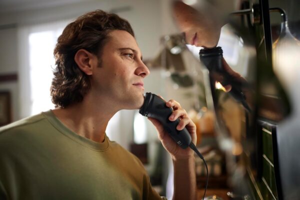 Philips Norelco Shaver 1100 Series, Dry Electric Shaver, 27 Self-Sharpening ComfortCut Blades, 4D Floating Heads, P-Cap, Deep Black, Model S1016/90