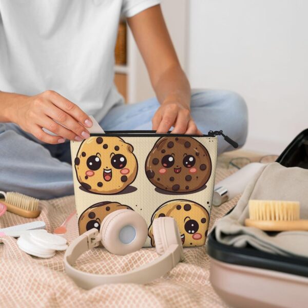 Linen Makeup Bag For Women, Waterproof Travel Cosmetic Organizer Lightweight Zipper Travel Toiletry Bag Organizer 3 Chocolate Chip Cookies Makeup Brushes Storage Bag