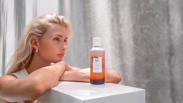 R+Co SUN CATCHER Power C Nourish + Refresh Styling Spray | Vitamin C Leave-In Mist with 450°F Heat, UV & Pollution Protection | Hydrating with Hyaluronic Acid & Vegan Peptides | 5 oz