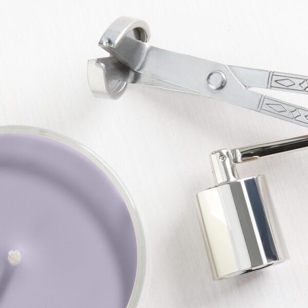 Yankee Candle Large Jar Scented Candle with up to 150 Hour Burn Time, Premium Plant Wax Blend for Consistent Burn, 22 oz Jar Candle with Room Filling Fragrance, Lemon Lavender