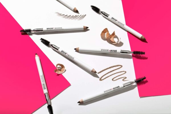 wet n wild Brow-Sessive Brow Pencil, Ultra-Precise Dual Ended Spoolie Brush for Perfect Buildable Blendable Shaping, Natural Lasting Shades for Every Brow, Cruelty-Free & Vegan - Dark Brown(Packaged)
