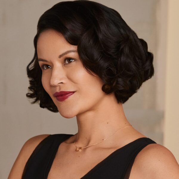 HOT TOOLS Pro Artist Nano Ceramic Curling Iron/Wand | For Smooth, Shiny Hair (1” in) Black/White