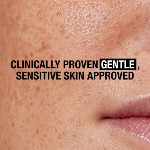 Neutrogena Makeup Remover Wipes, Daily Facial Cleanser Towelettes, Gently Cleanse and Remove Oil & Makeup, Alcohol-Free Makeup Wipes, 21 ct