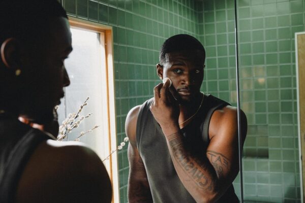 The Shop Men's Aftershave Toner, Anti-Bump Solution with Witch Hazel & Gentle Acids, Soothes Post-Shave Irritation, Prevents Ingrown Hairs & Razor Bumps, Refreshing Eucalyptus Scent, 5 Fl Oz