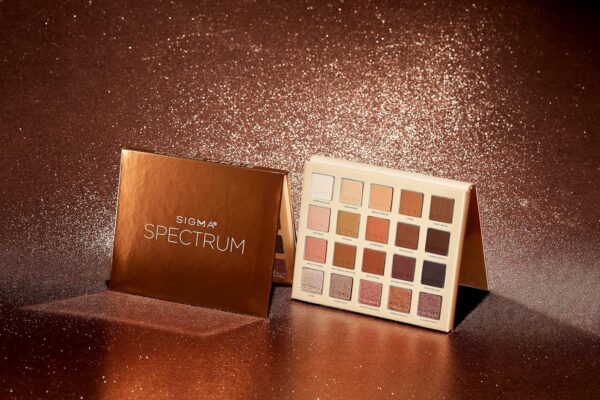 Spectrum Eyeshadow Palette - 20 Neutral Eyeshadow Shades in Matte, Shimmer and Metalic Finishes - Highly Pigmented Vegan Eye Makeup Palette - Clean Beauty Products